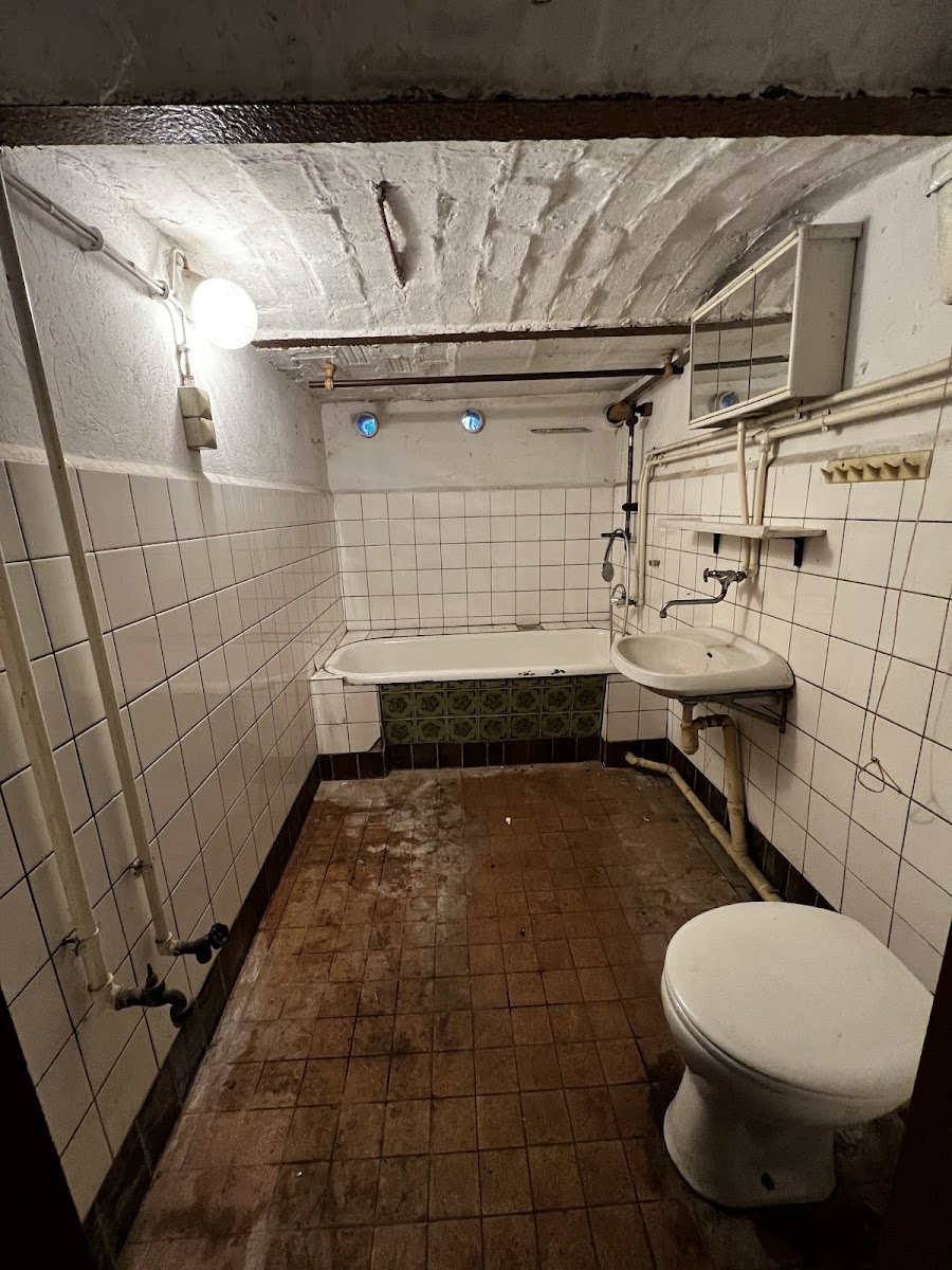 Badezimmer vor der Sanierung durch Spyth Heiko